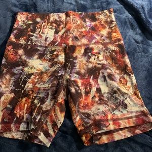 EUC lululemon Wunder Train HR Short 6”. Size 6. UBYM